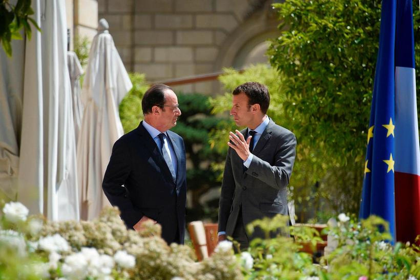 Francois Hollande Frakklandsforseti og Emmanuel Macron forsetaframbjóðandi á fundi í …