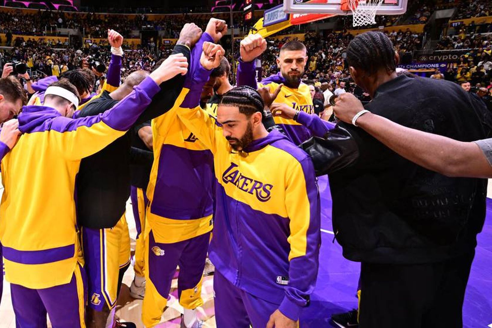 Lakers verður í góðum höndum fjárfestisins Marks Walter.