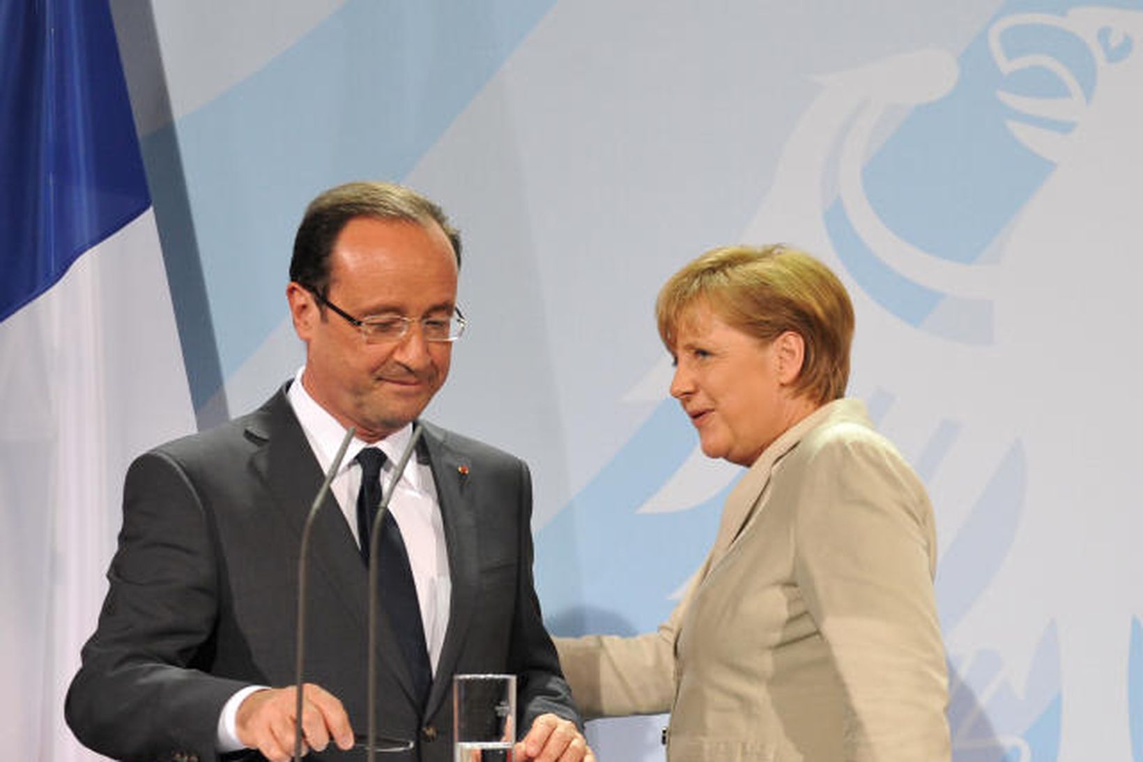 François Hollande og Angela Merkel segjast ætla að gera allt …