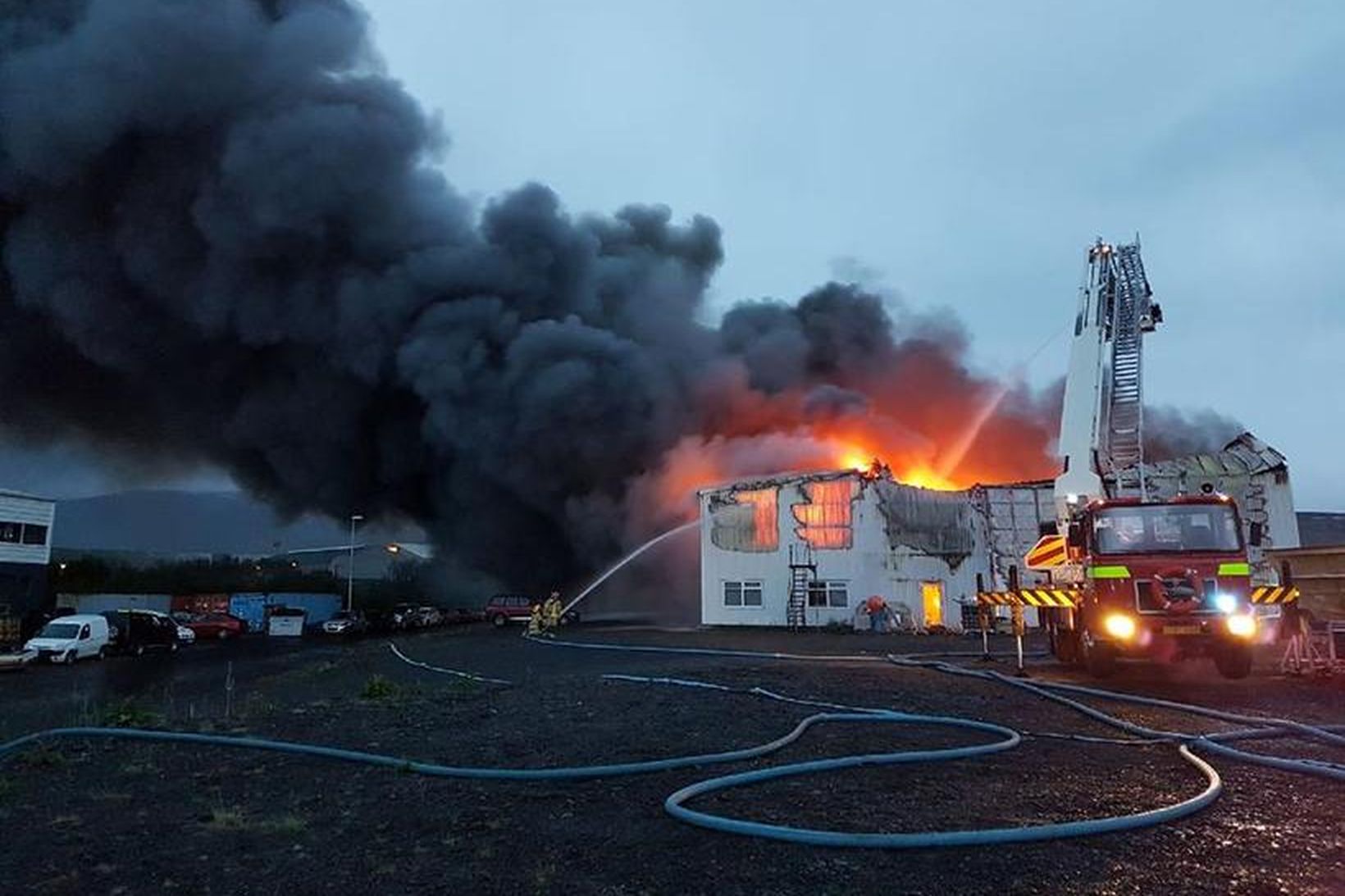 Bátasmiðjan á Akureyri brann upp til agna að gólfplötunni undanskilinni …