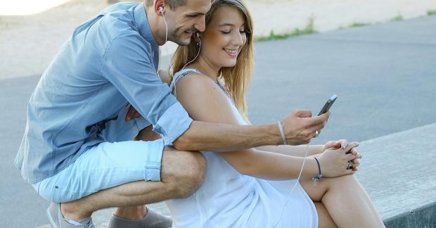 Nýtt æði á TikTok heitir „Date With Me“ þar sem fylgjendur fá að fylgjast með …