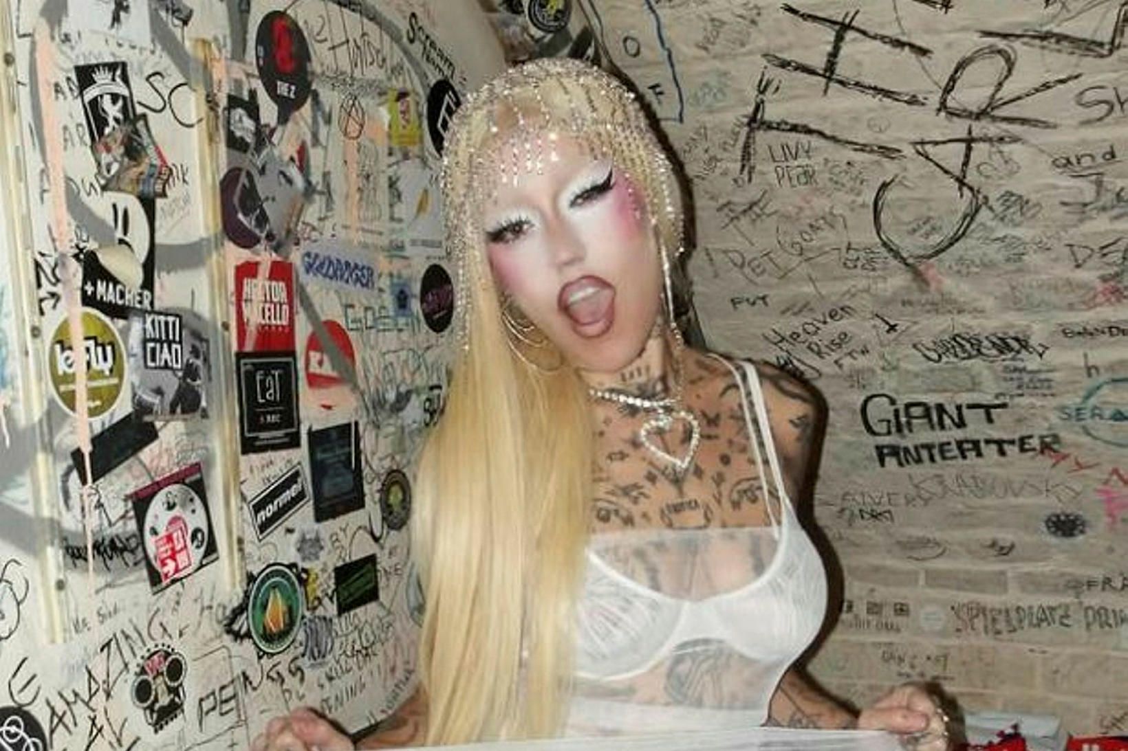 Candy ólst upp í úthverfi Los Angeles og er dóttir …