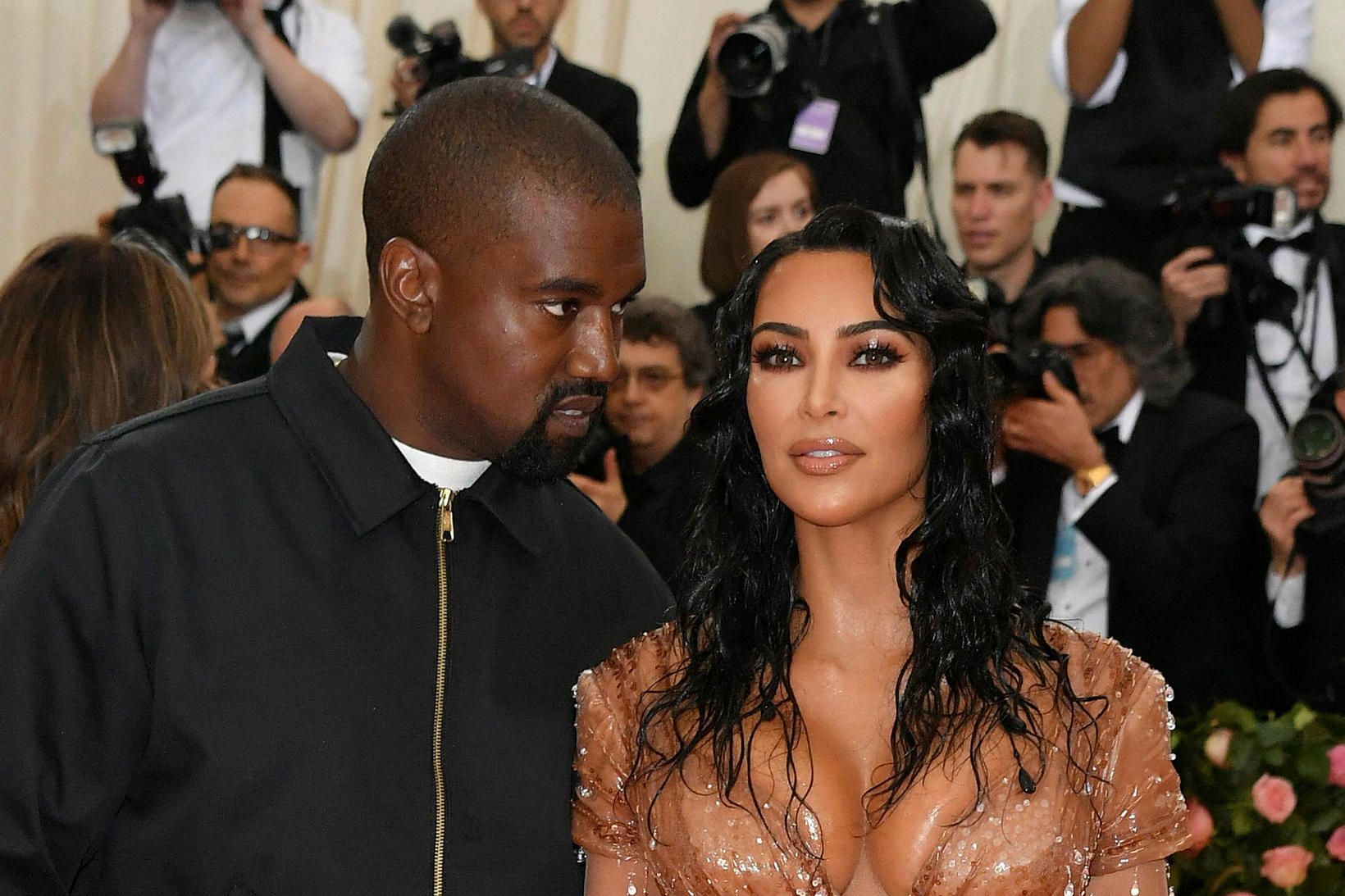 Kim Kardashian sótti um skilnað við Kanye West 19. febrúar …