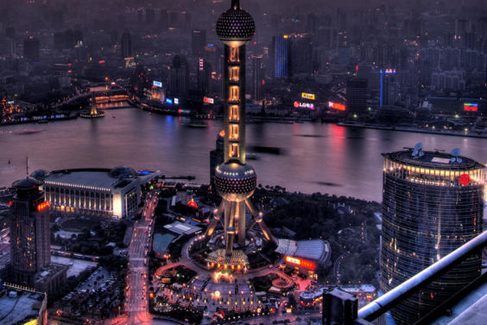 Fjármálahverfi Shanghai í Kína er glæsilegt á að líta.