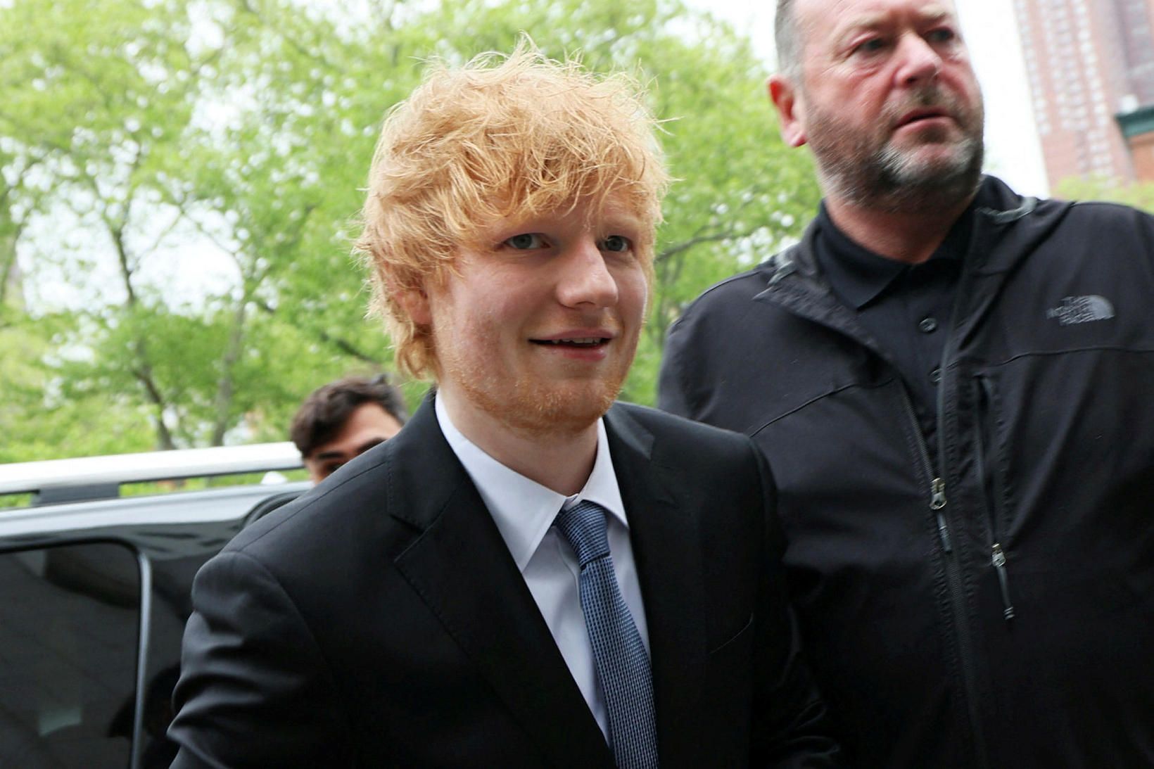 Ed Sheeran fyrir utan dómshúsið í New York.