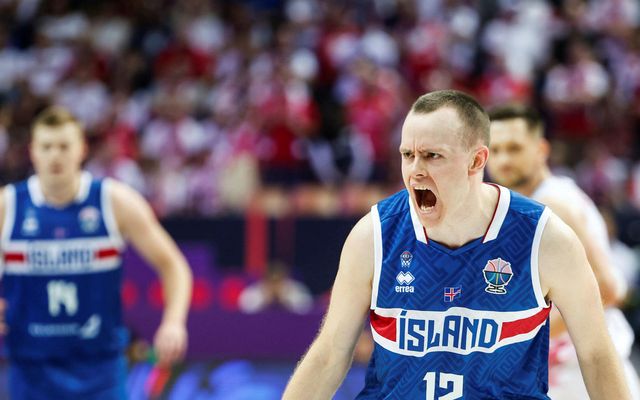 Kári Jónsson fagnar körfu í leiknum í kvöld.
