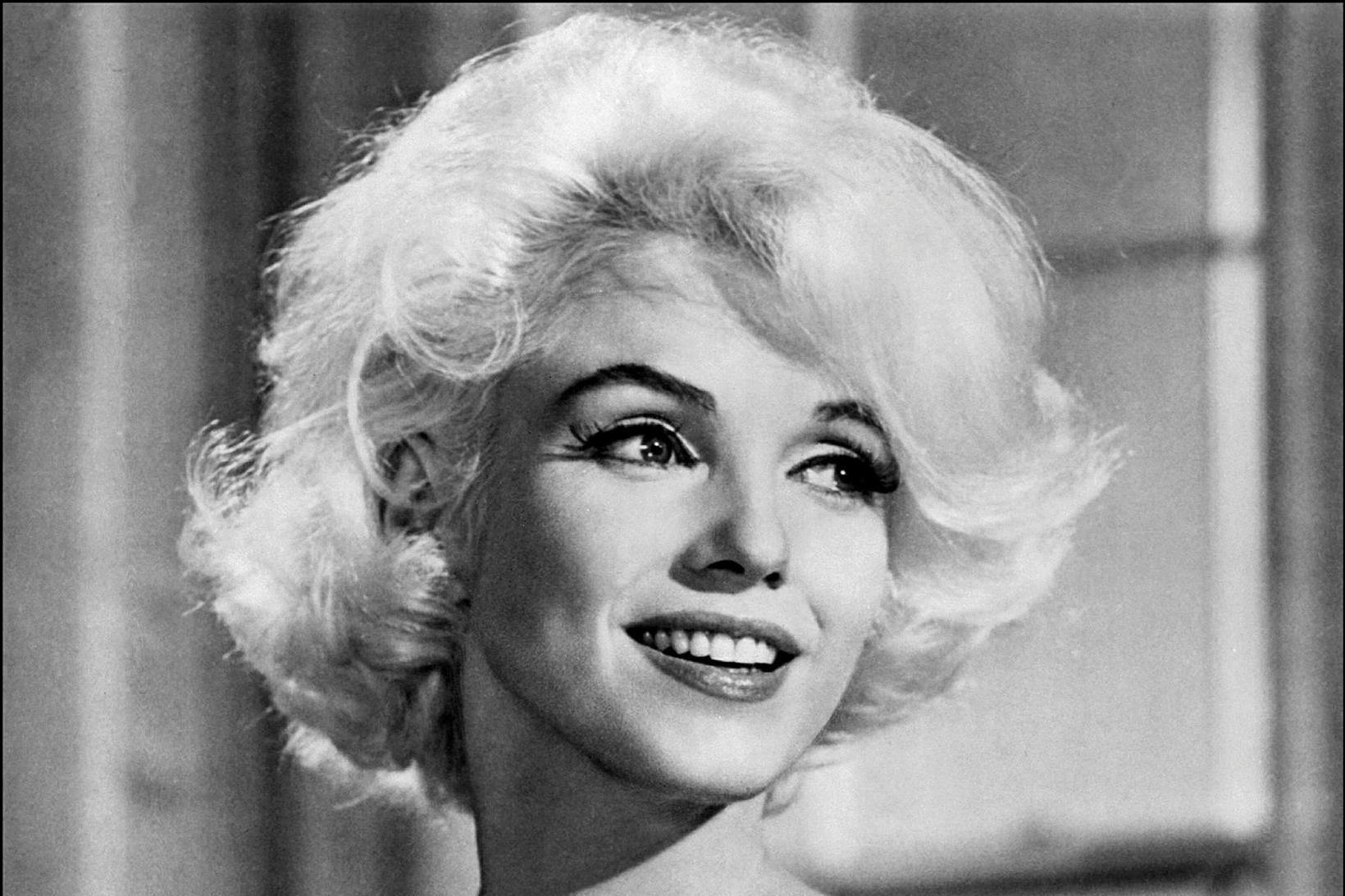 Marilyn Monroe við tökur á Somethings’s Got To Give fáeinum …