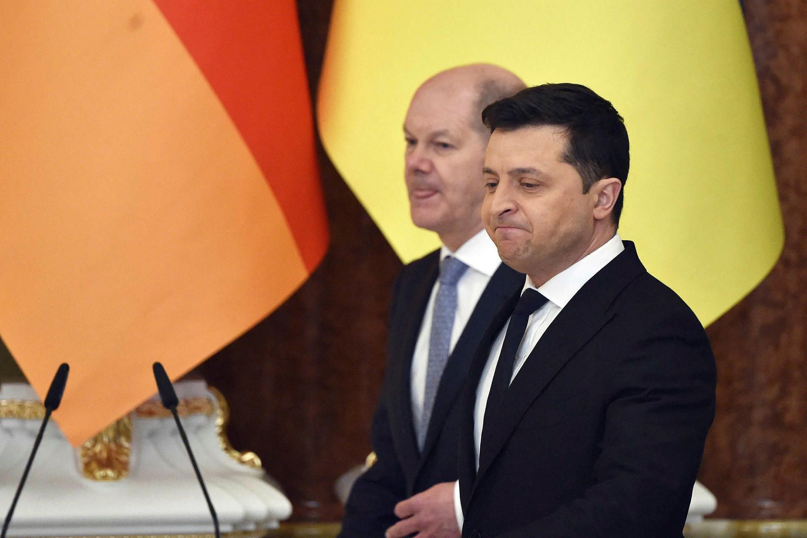 Volodymyr Zelensky (til hægri) ásamt Olaf Scholz í Kænugarði.