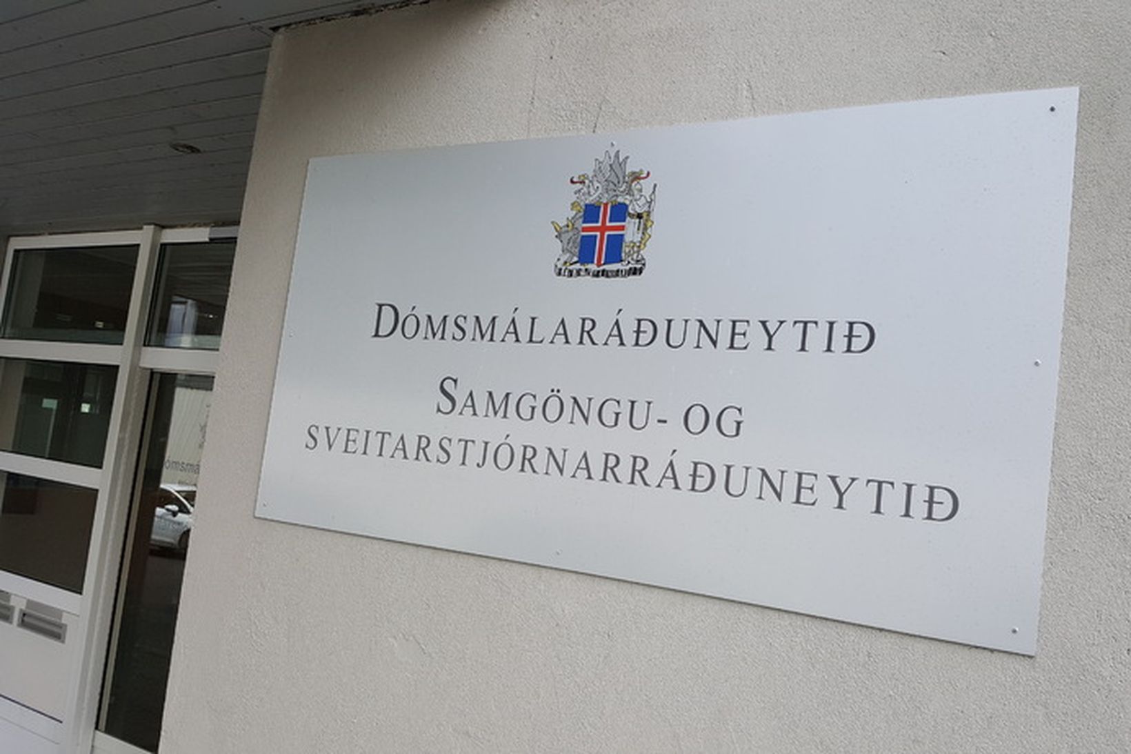 Blaðamannafundur verður haldinn í dómsmálaráðuneytinu í dag vegna skýrslunnar.