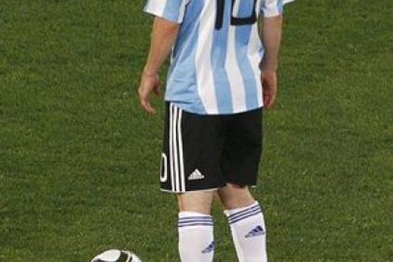 Leysigeislanum var meðal annars beint að Lionel Messi í leiknum …