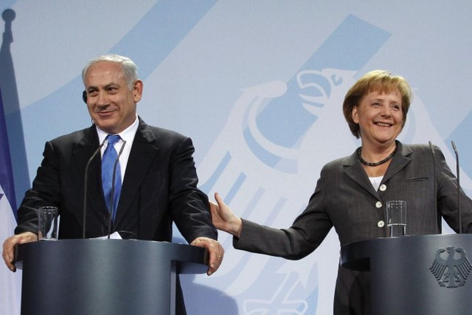 Benjamin Netanyahu og Angela Merkel á sameiginlegum blaðamannafundi í Berlín …
