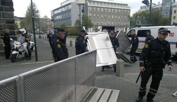 Lögreglan með viðbúnað