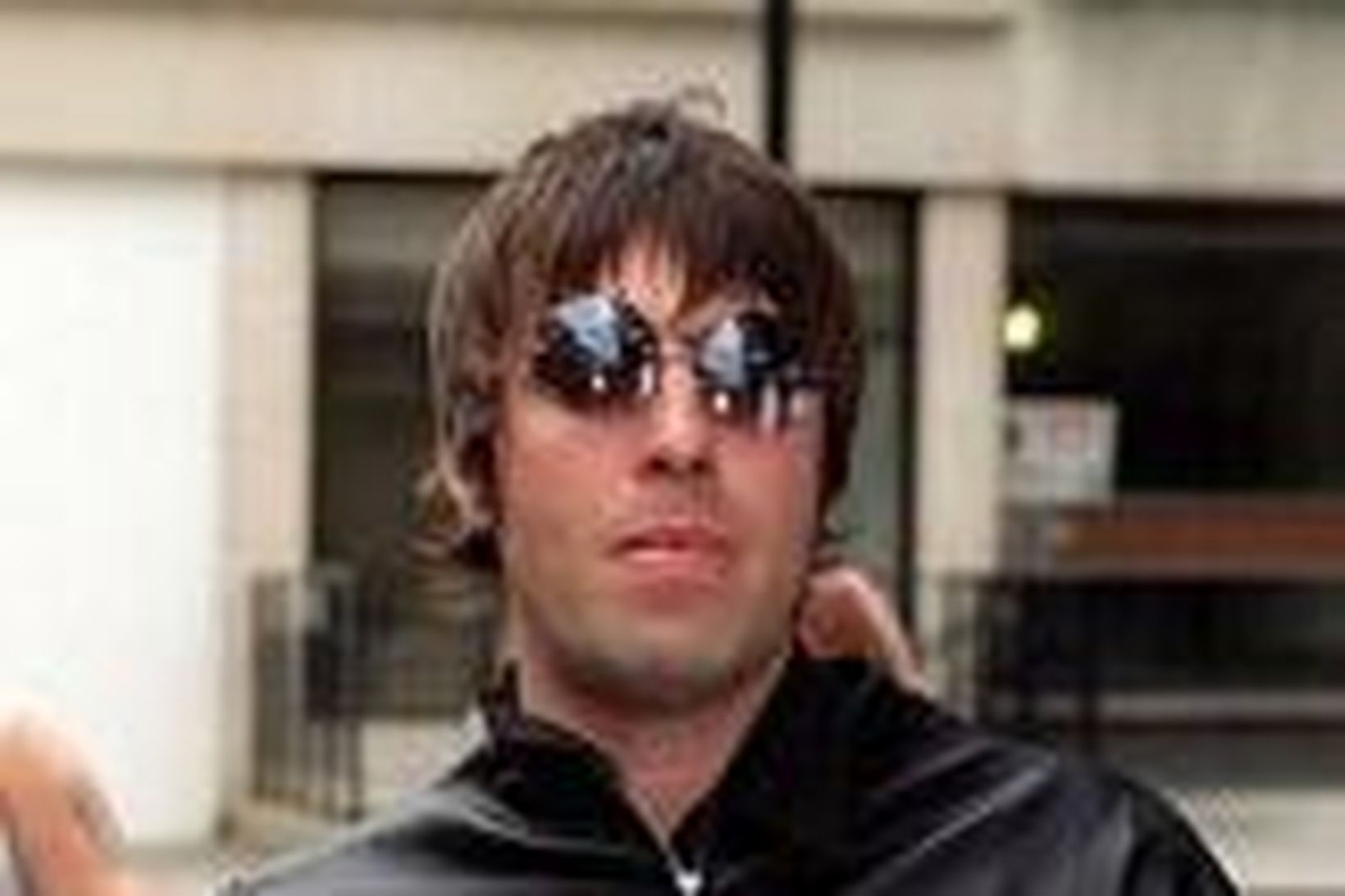 Liam Gallagher telur vofu Lennons hafa heimsótt sig