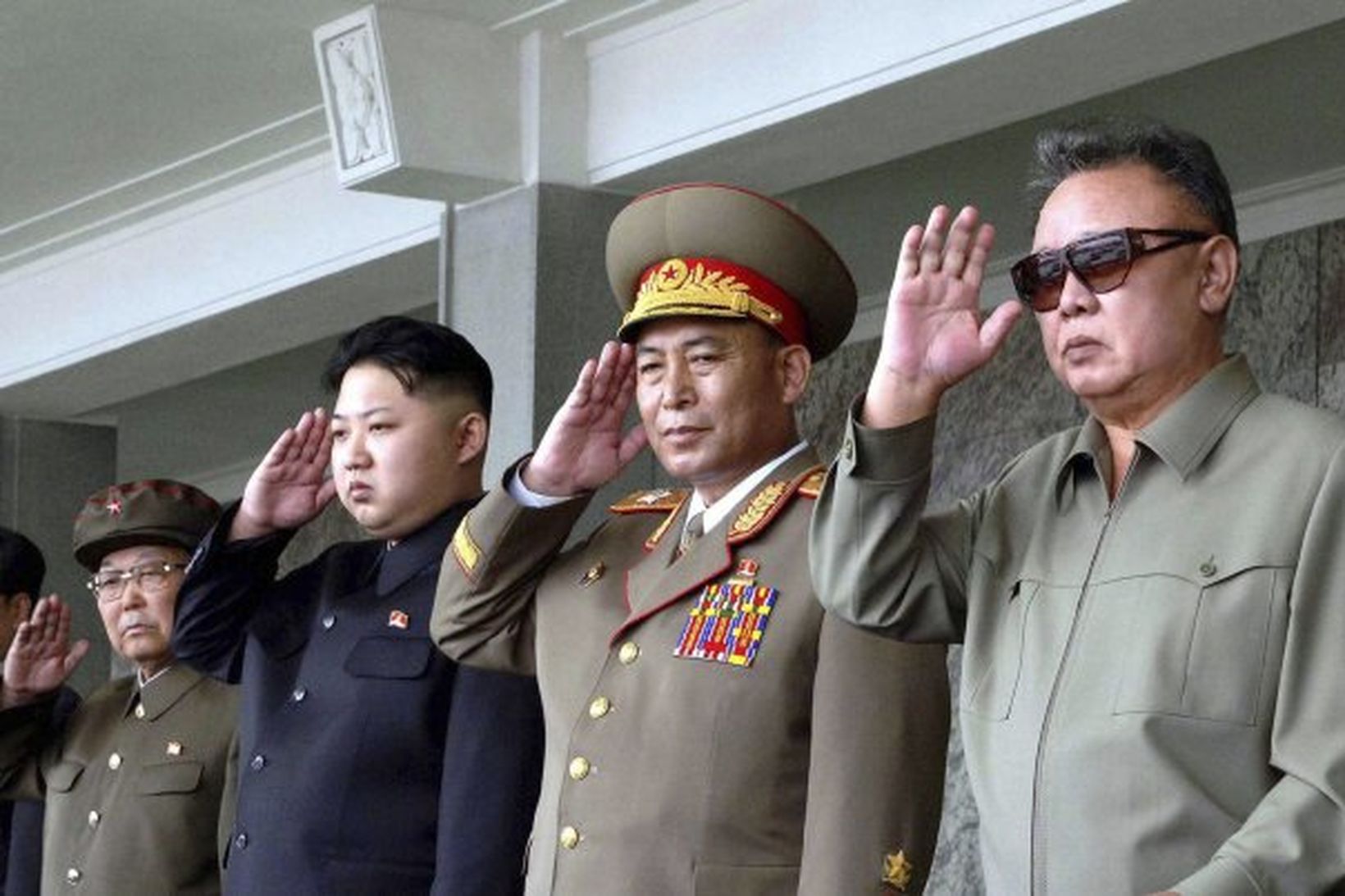 Kim Jong-il, leiðtogi N-Kóreu, ásamt syni sínum, Kim Jong Un.