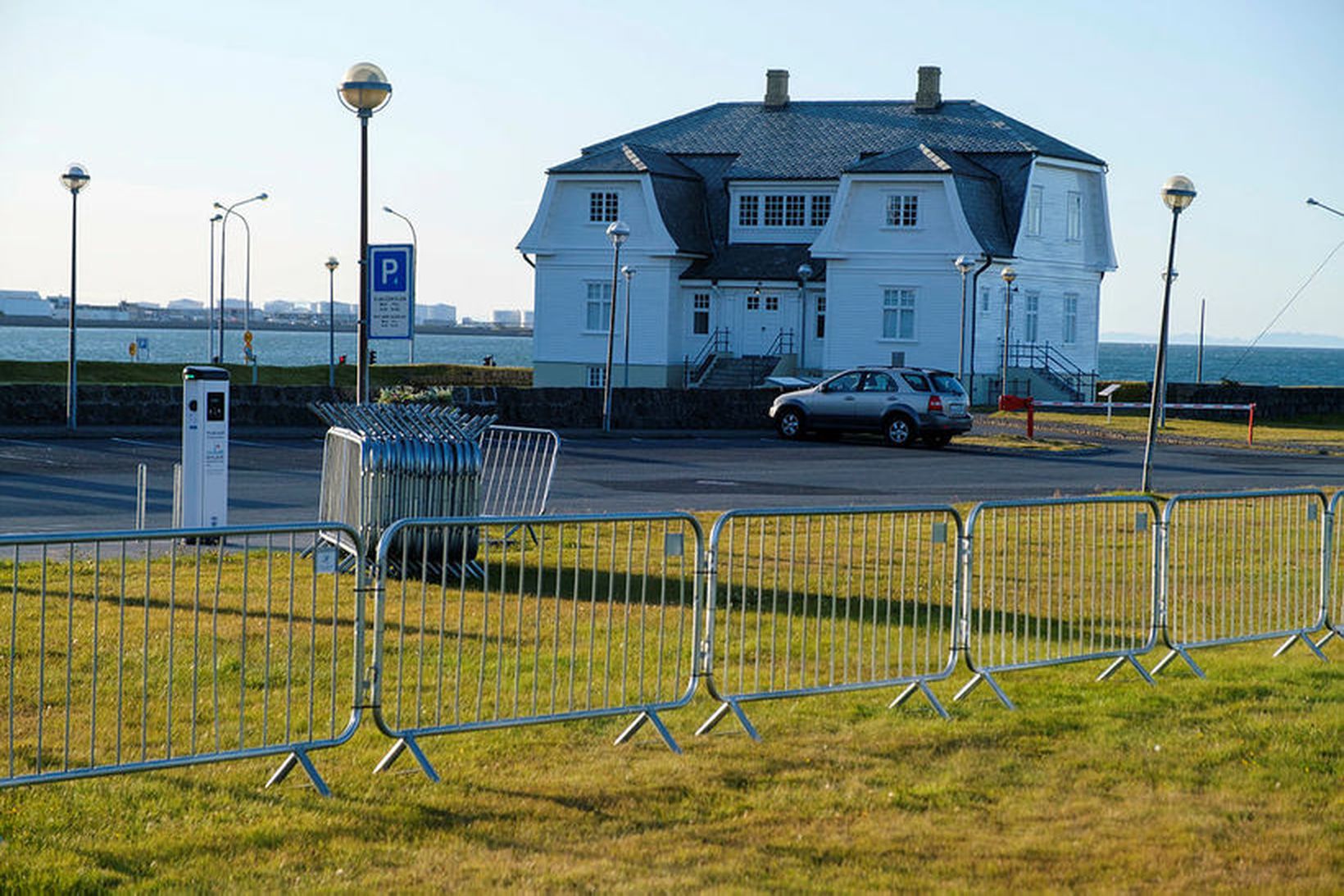 Höfði í Reykjavík hefur verið girtur af vegna heimsóknar varaforseta …