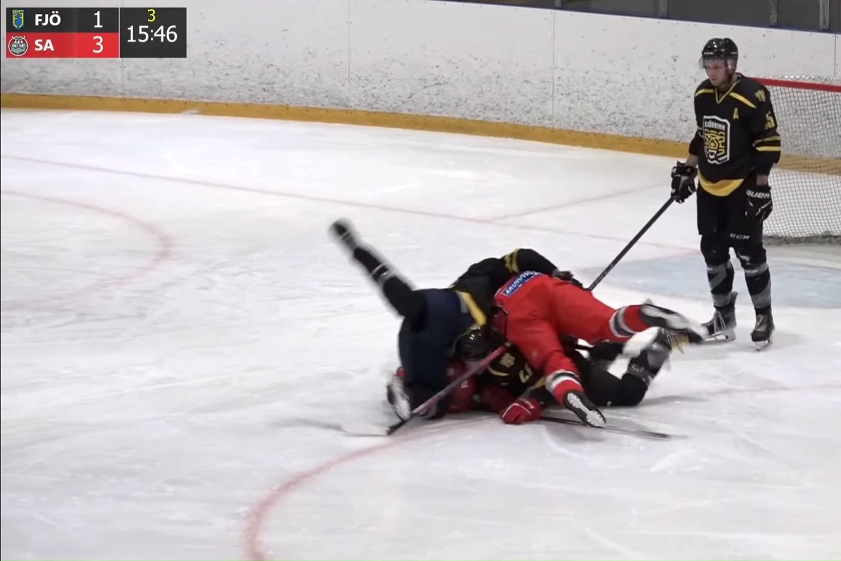 Myndskeið: Svakaleg hópslagsmál í Egilshöllinni