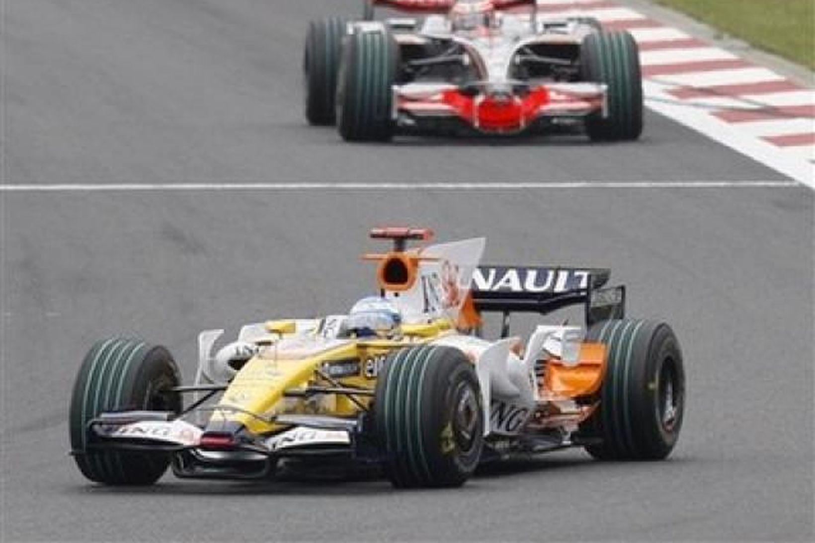 Alonso á undan Kovalainen á fyrstu hringjunum í Fuji.