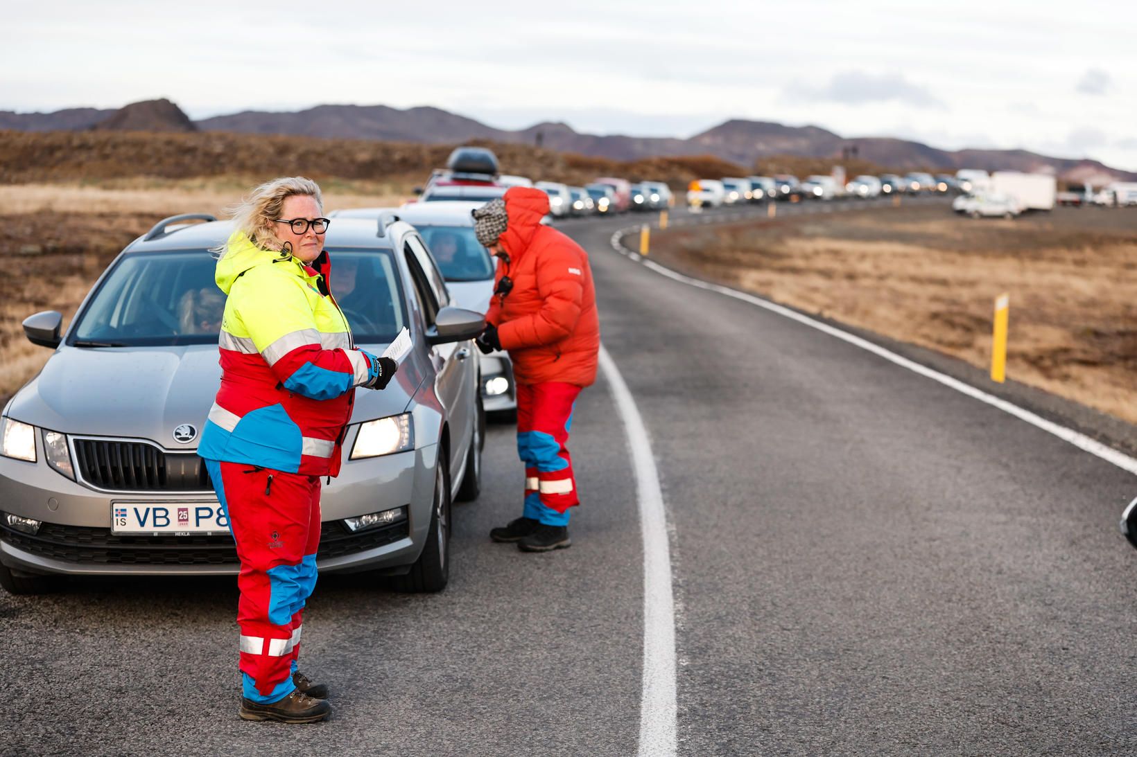 Við fyrsta lokunarpóst við gatnamót Suðurstrandarvegar og Krýsuvíkurvegar.