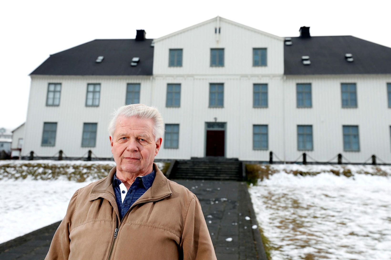 Hannes portner húsvörður segir þetta gott eftir 31 ár. Hann …