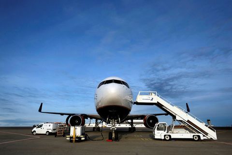 Flugfargjöld til útlanda og húsnæðisliðurinn hafa mest áhrif til hækkunar á milli mánaða.