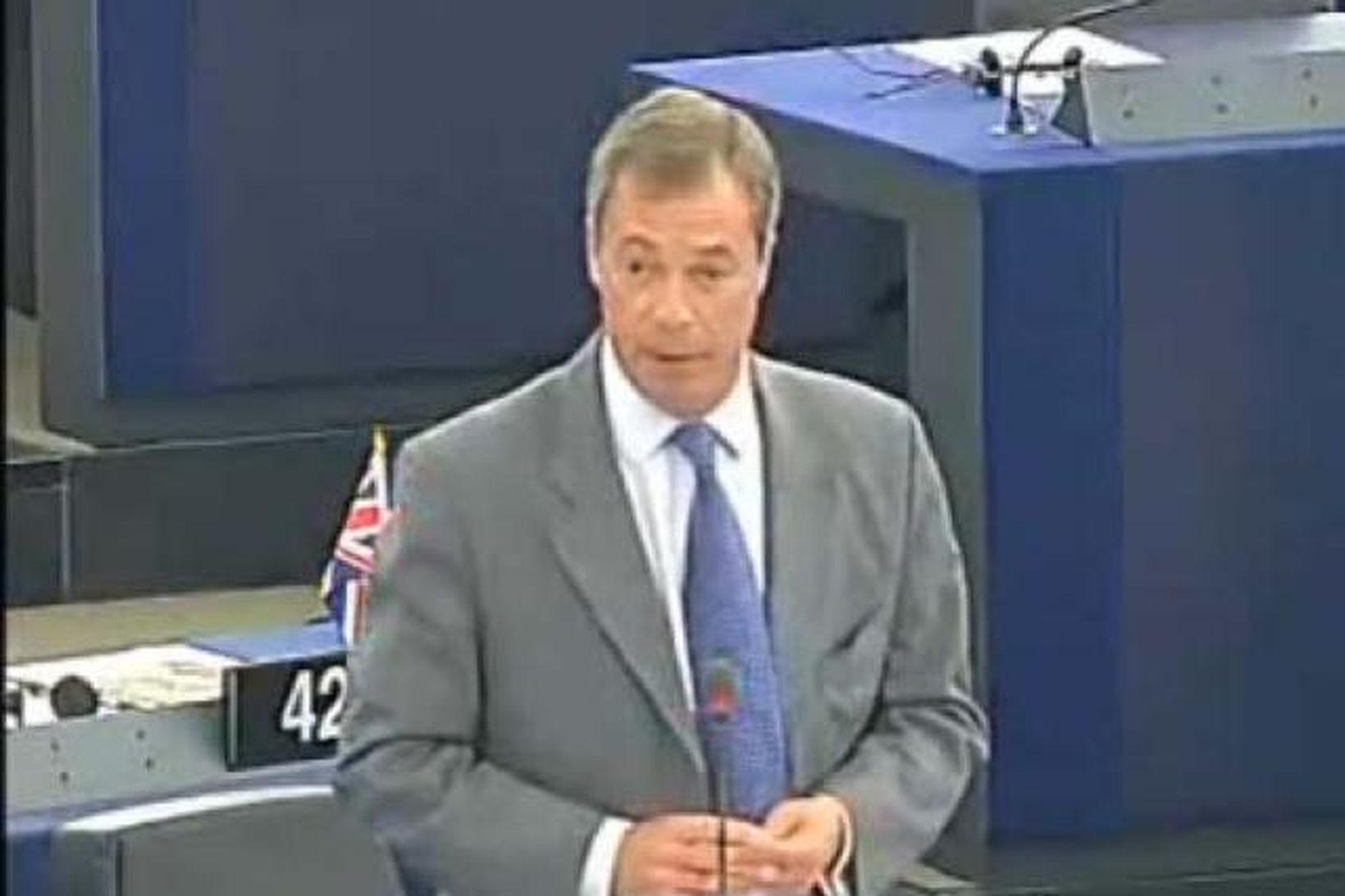 Nigel Farage flytur ræðuna á Evrópuþinginu.