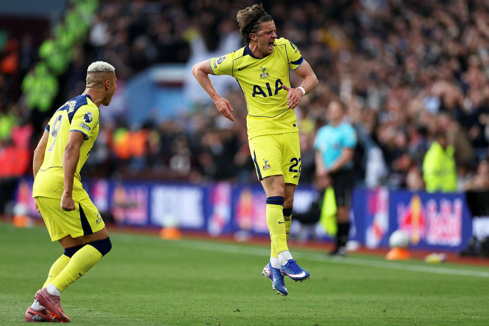 Tottenham úr fallsæti