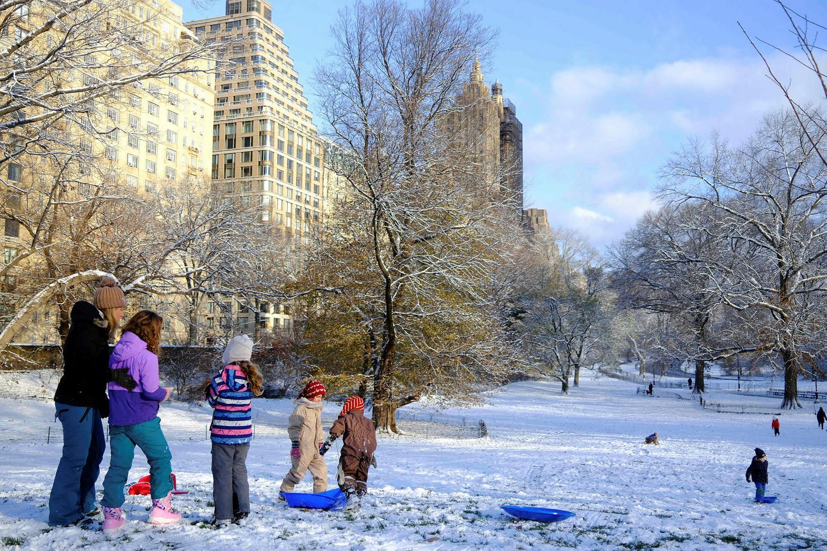 Börn að leik í Central Park í New York skömmu …