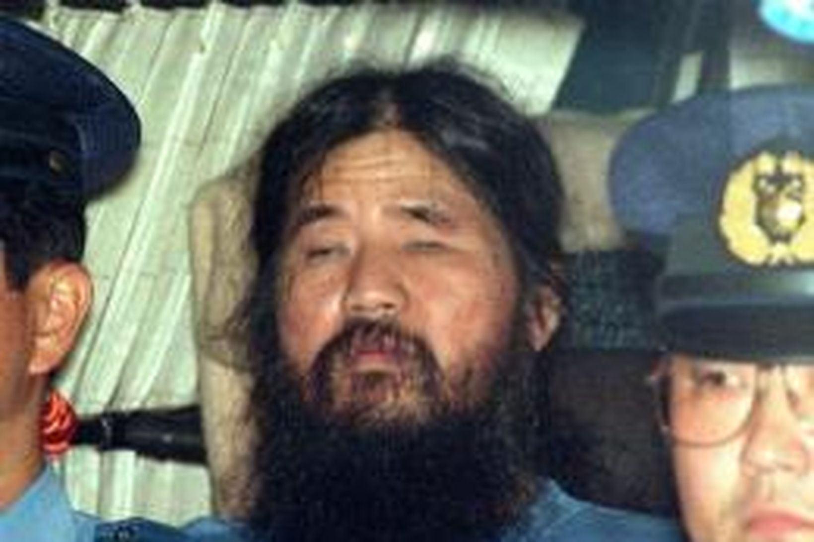 Shoko Asahara skömmu eftir handtöku hans árið 1995.