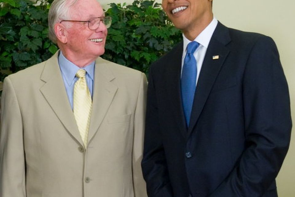 Barack Obama Bandaríkjaforseti og Neil Armstrong í Hvíta húsinu árið 2009 er 40 ár voru …