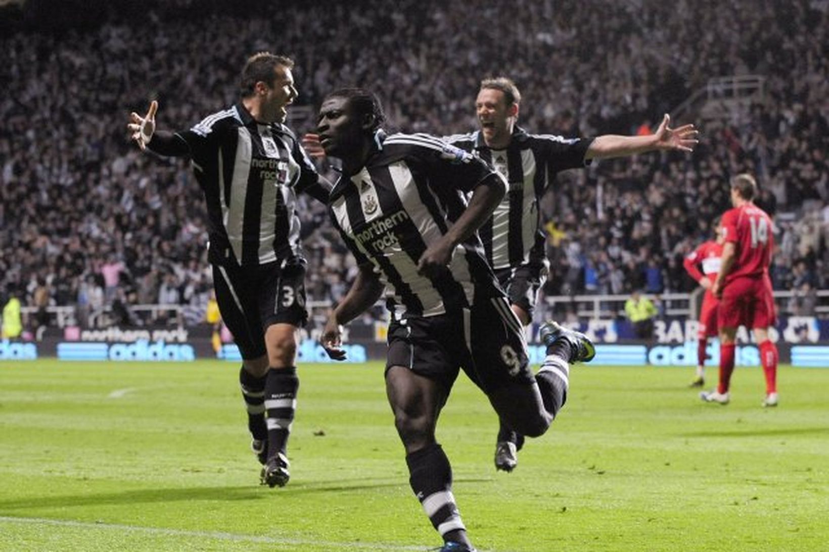 Obafemi Martins og félagar hans í Newcastle gætu fallið úr …