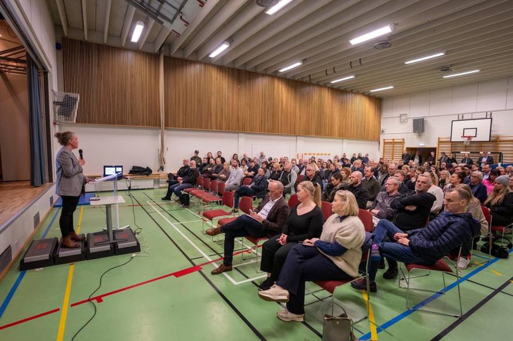 Enginn úr meirihlutanum mætti