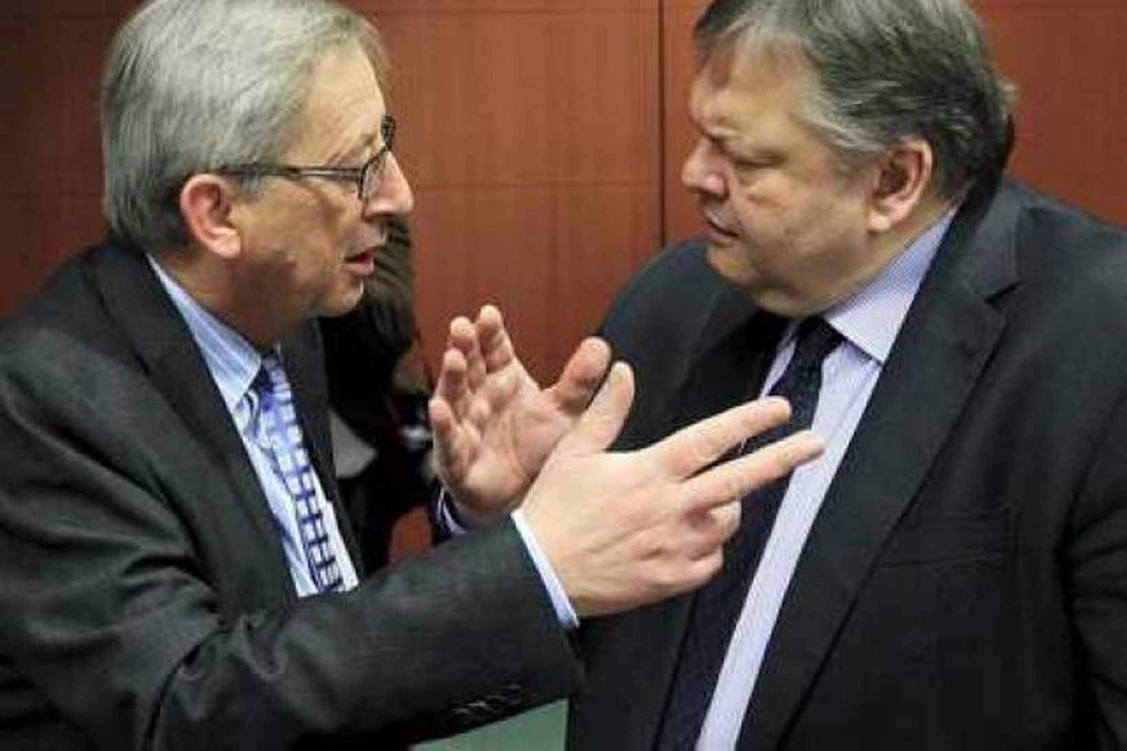 Jean-Claude Juncker og Evangelos Venizelos, fjármálaráðherra Grikklands ræða saman.