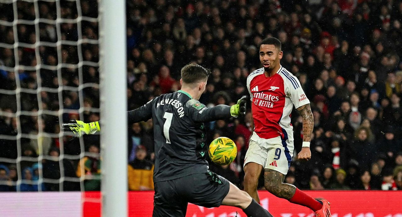 Gabriel Jesus skoraði öll þrjú mörk Arsenal.