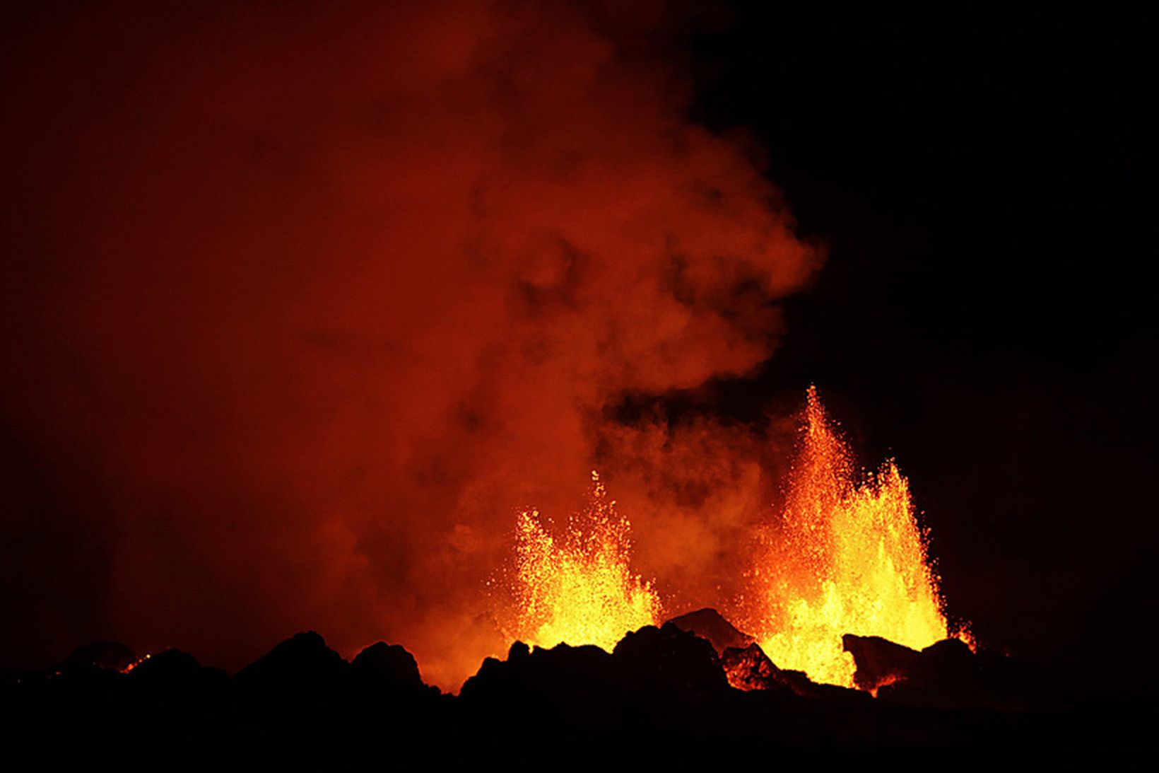The Holuhraun eruption at night.