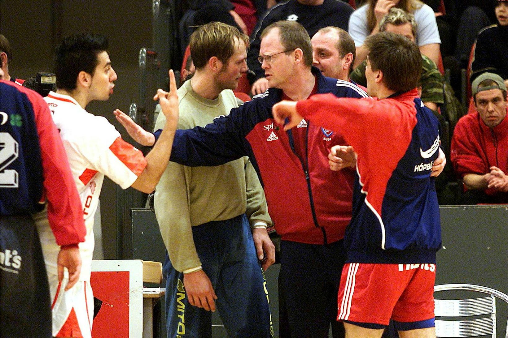 Gamla ljósmyndin: Hasar á Ásvöllum