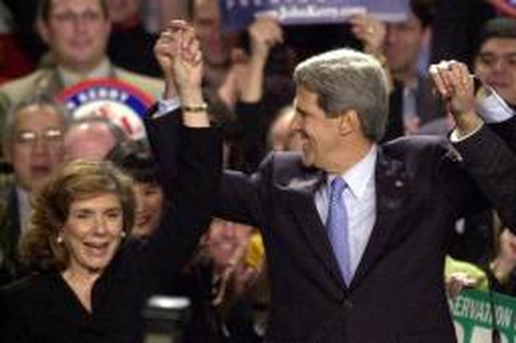 Hjónin John Kerry og Teresa Heinz Kerry fagna sigrum í …