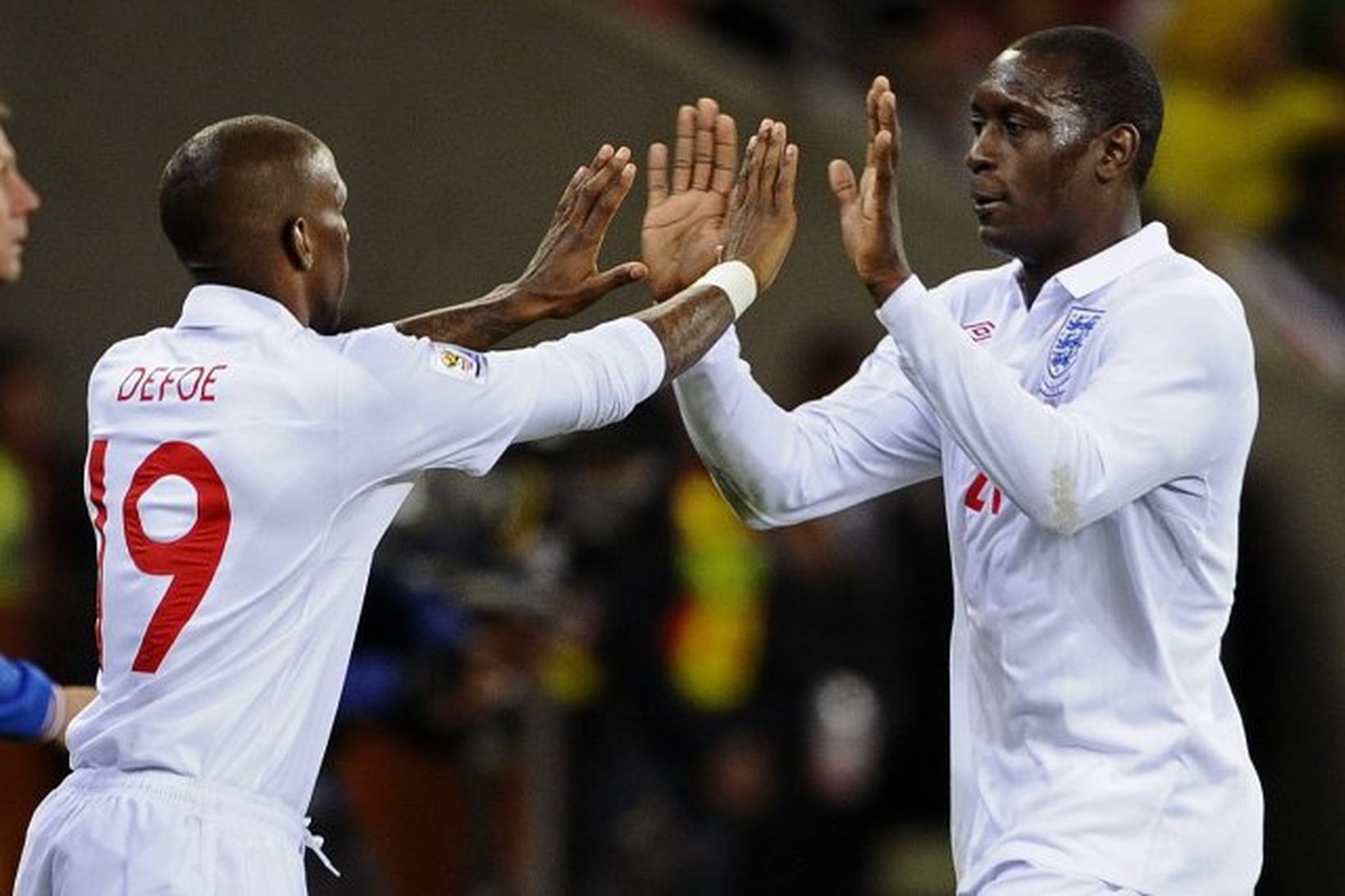 Jermain Defoe kemur inná fyrir Emile Heskey í leik Englendinga …