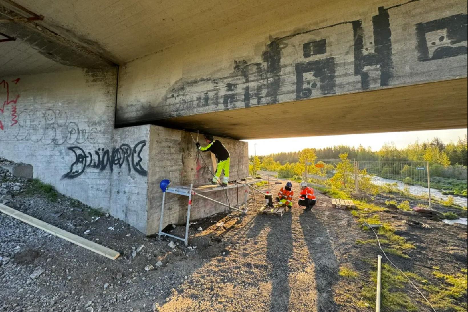 Gert verður hlé á viðgerðunum á brúnni yfir Elliðaár vegna …