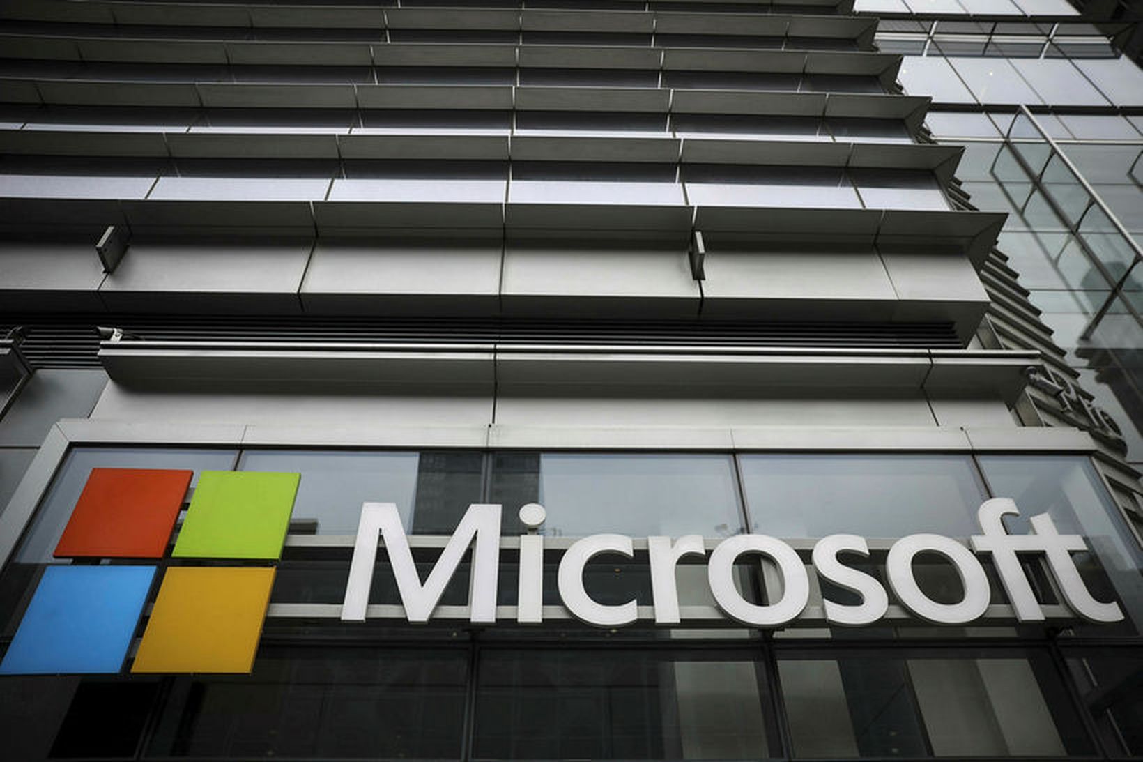 Samningur ríkisins við Microsoft var undirritaður í byrjun júní.