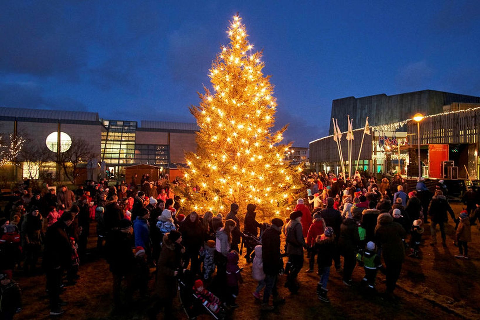 Algengustu brunar í desember eru vegna kerta og eldavéla.