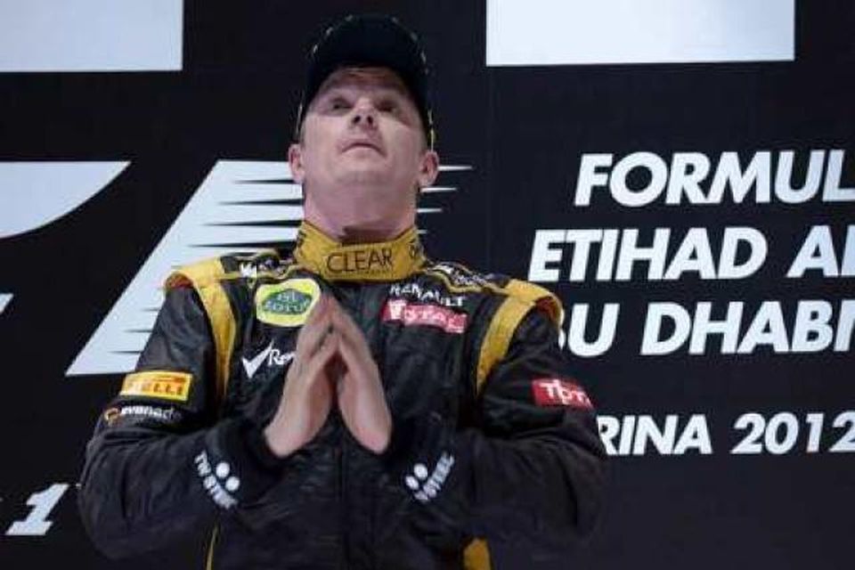 Räikkönen að innbyrða sigurinn í Abu Dhabi.