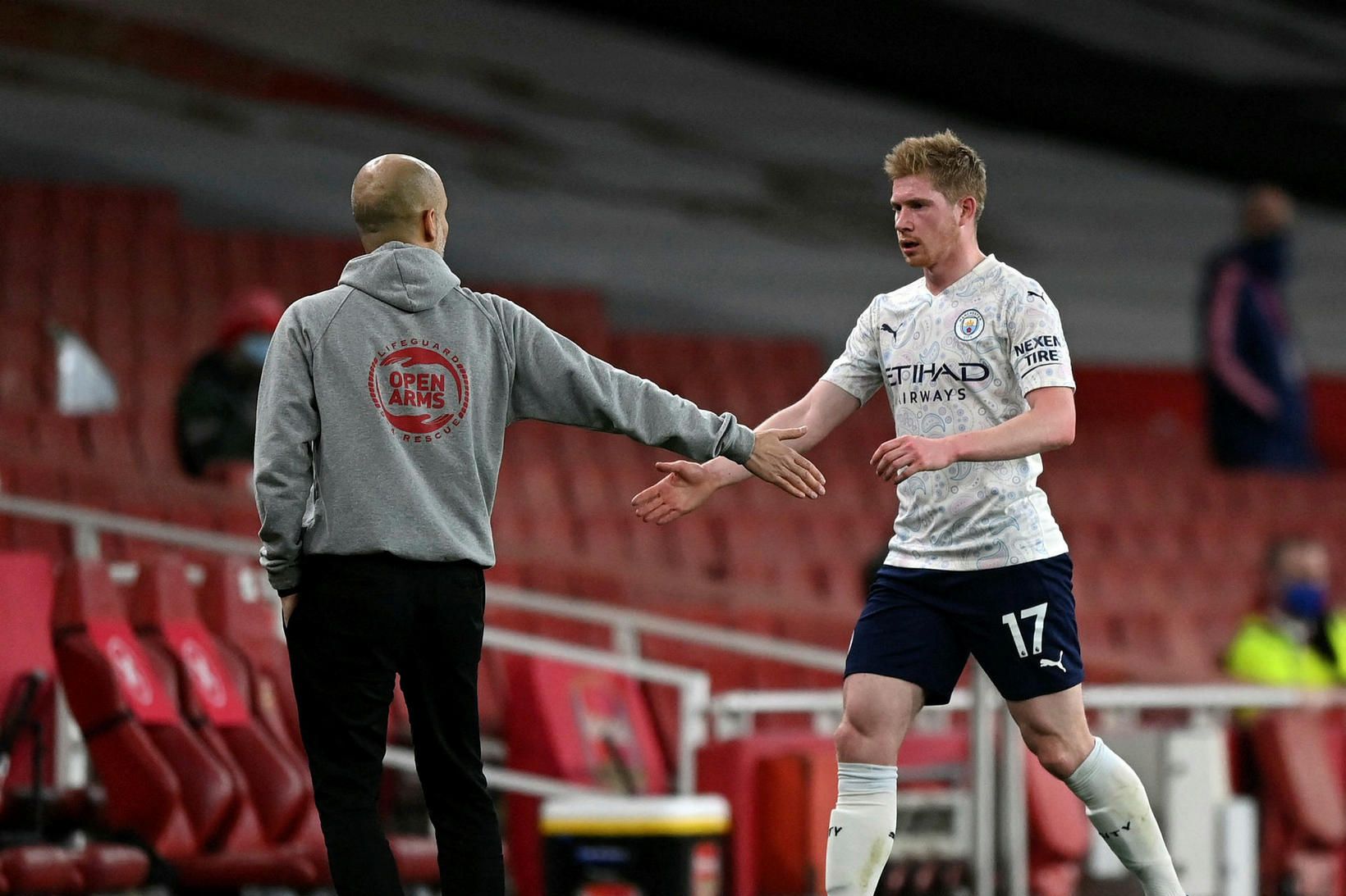 Pep Guardiola og lykilmaður hans, Kevin De Bruyne.