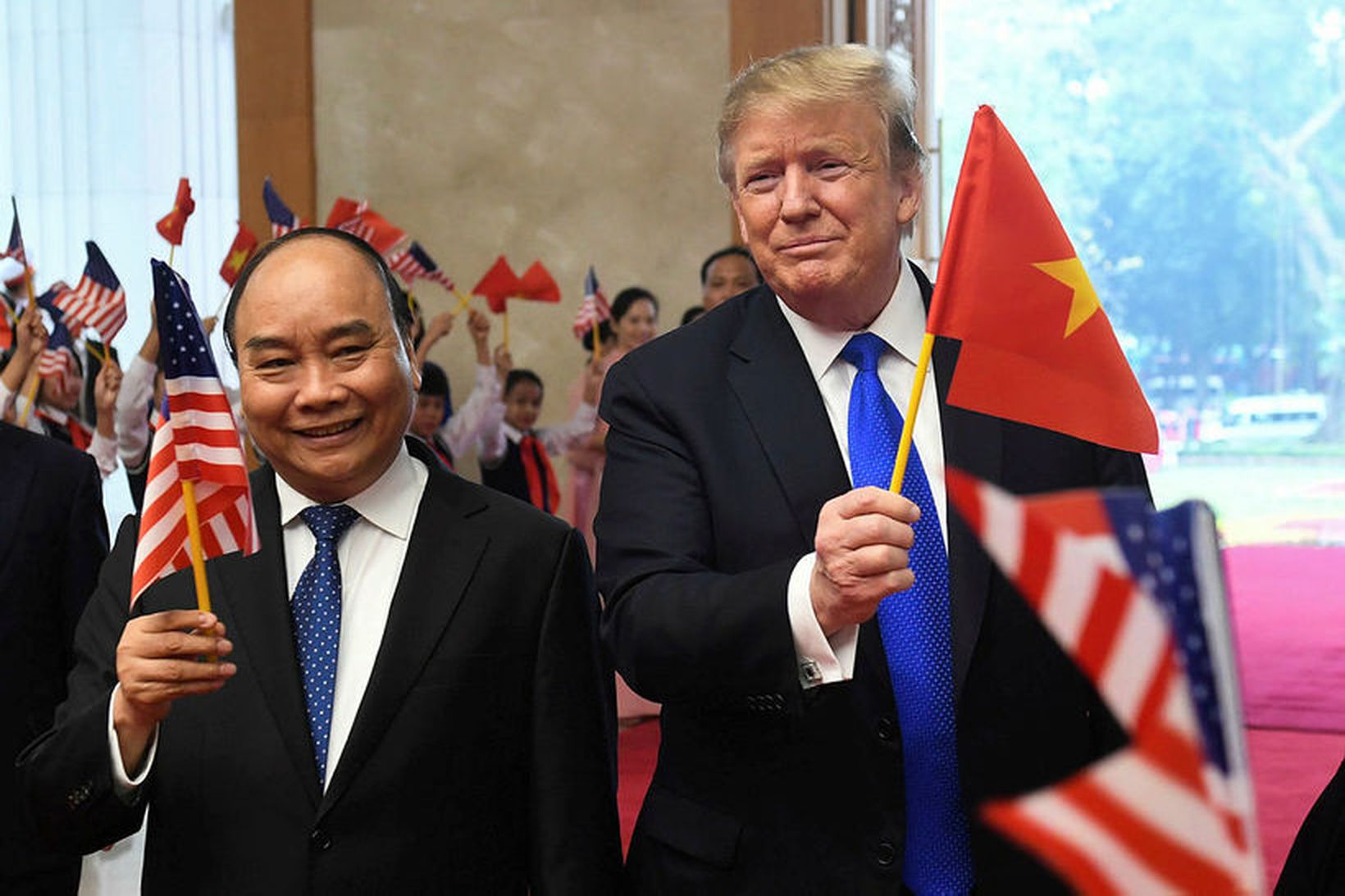 Forsætisráðherra Víetnam, Nguyen Xuan Phuc, og forseti Bandaríkjanna, Donald Trump.