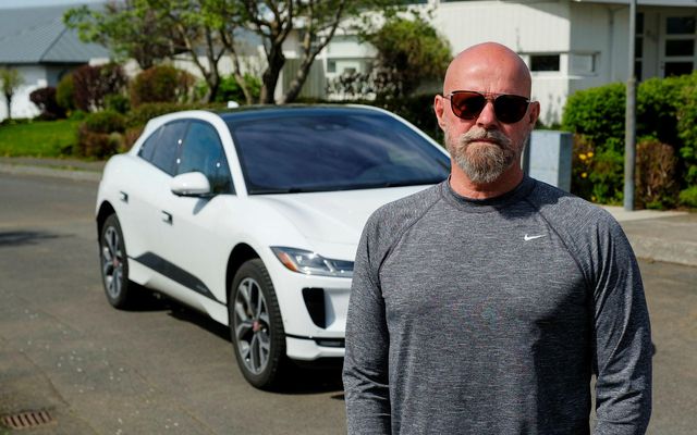 Rafbíll Bubbi Morthens féll fyrir Jaguar I-Pace sem hann segir fyrst og fremst lúxus.
