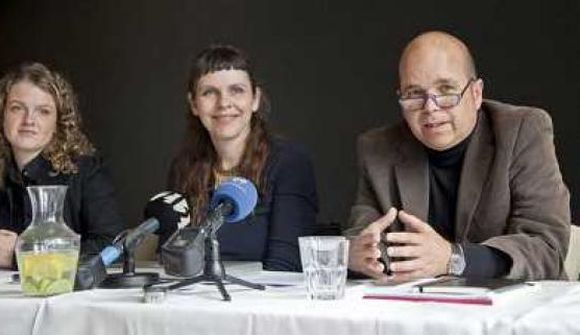 Segja litla klíku taka völdin af þjóðinni
