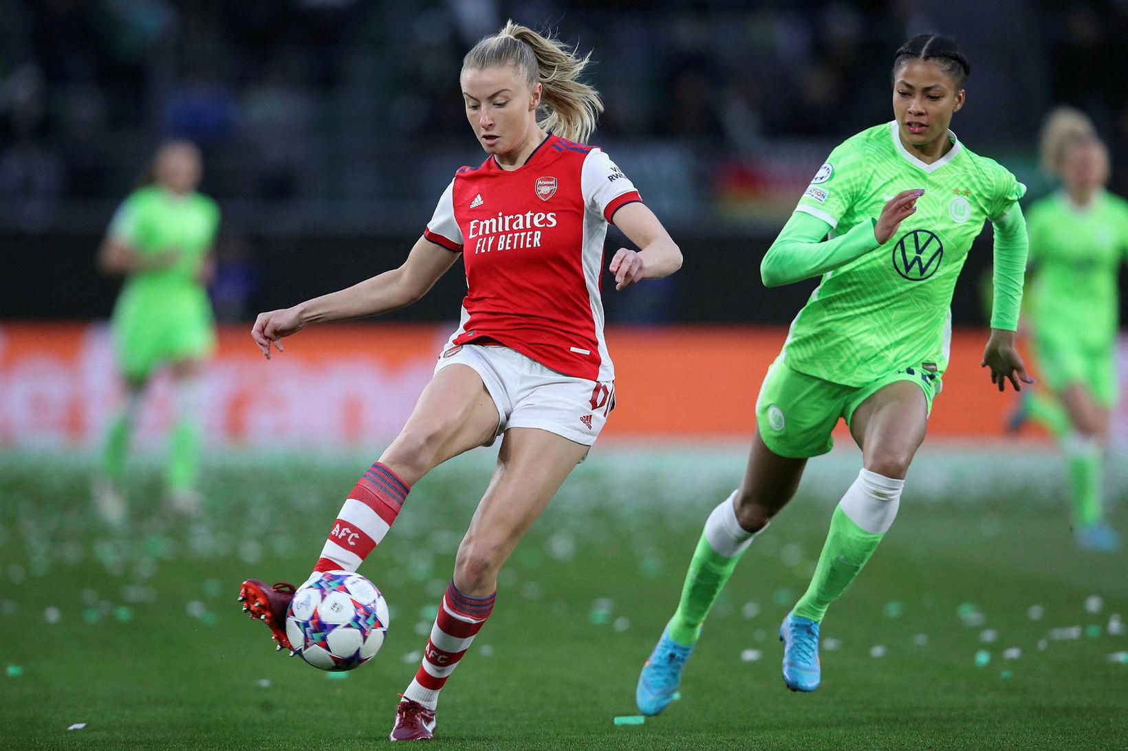 Sveindís Jane Jónsdóttir (t.h.) í leik gegn Arsenal í átta …