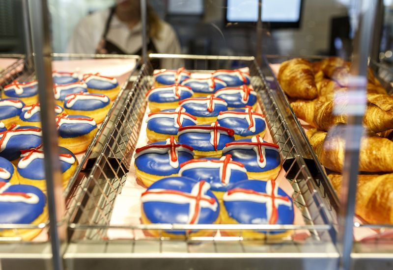 Dunkin' Donuts adorned with icing in the colours of the Icelandic flag.