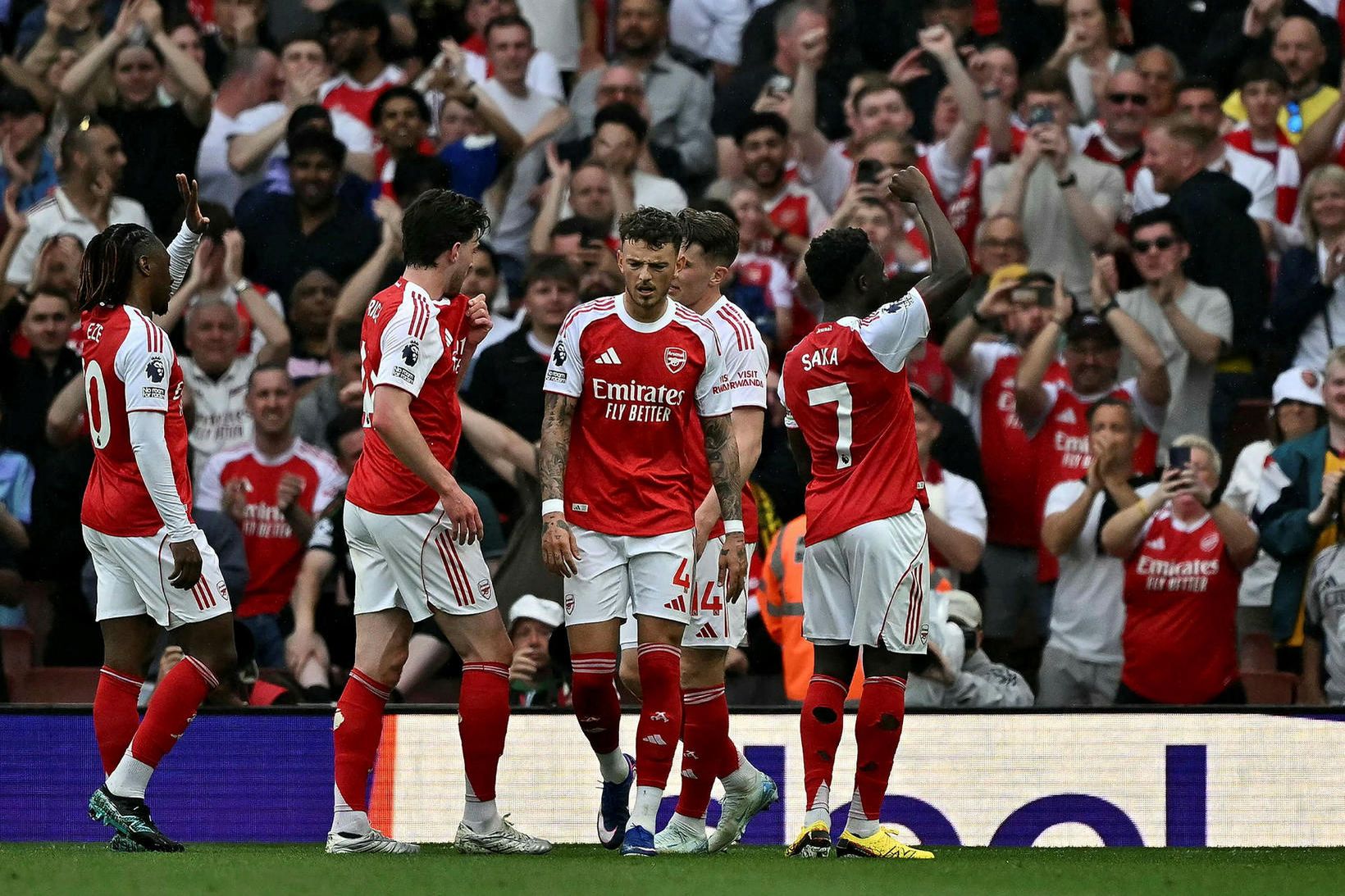 Risasigur Arsenal setur pressu á City
