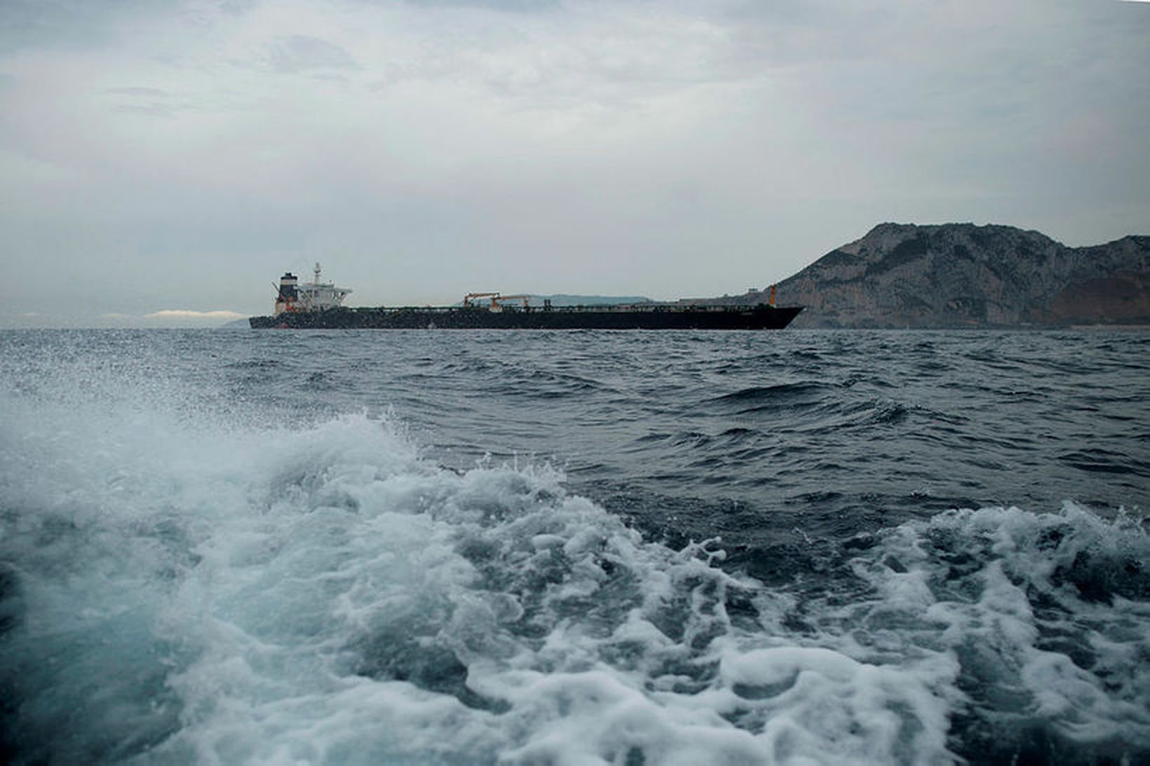 Yfirvöld á Gíbraltar kyrrsettu íranskt olíuflutningaskip með hjálp breska hersins …