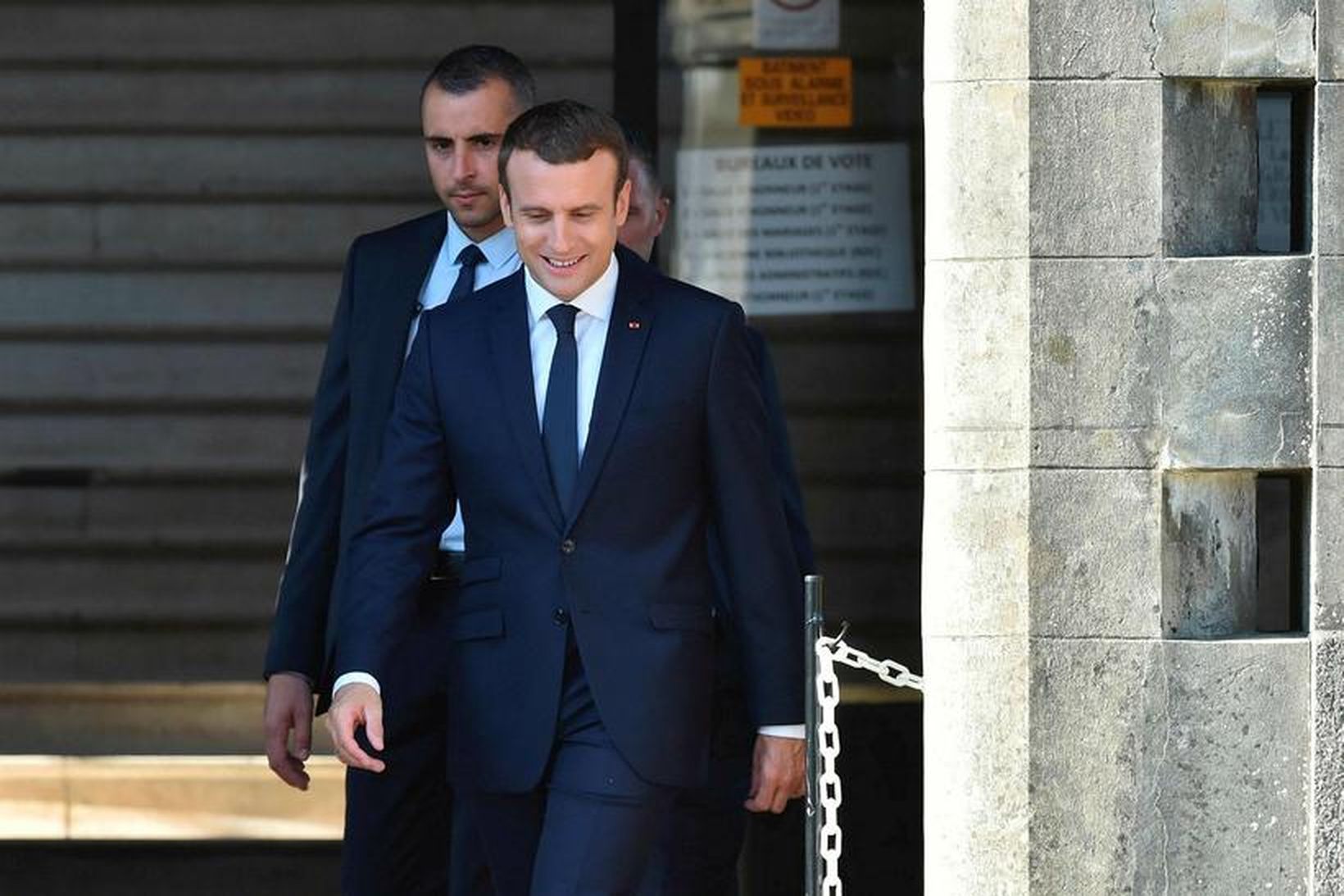 Emmanuel Macron, forseti Frakklands, á kjörstað í Le Touquet í …